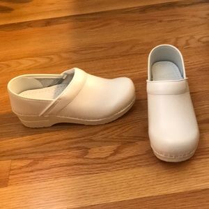 NWOT White Dansko Clogs